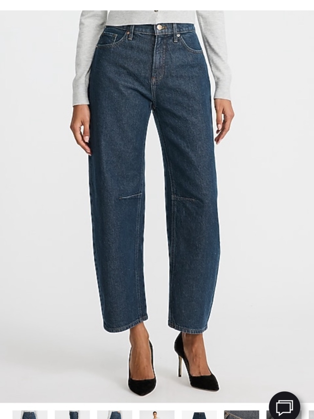 Express mid rise barrel jeans.
Never worn
Size 2 
Fit more like a 4-6